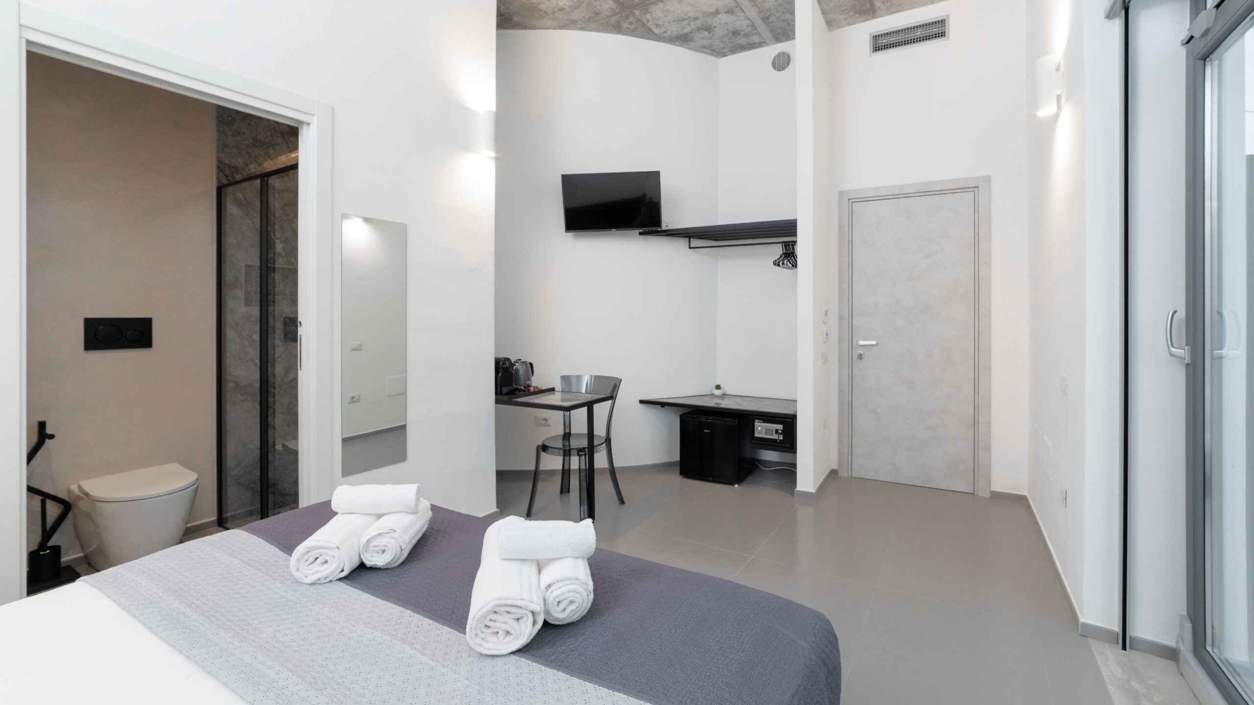 Poetto's heART - Luxury Rooms in Cagliari - Casa vacanze - Affittacamere - via Procida 5, 09128 Cagliari - info@poettosheart.it +39 3458851919