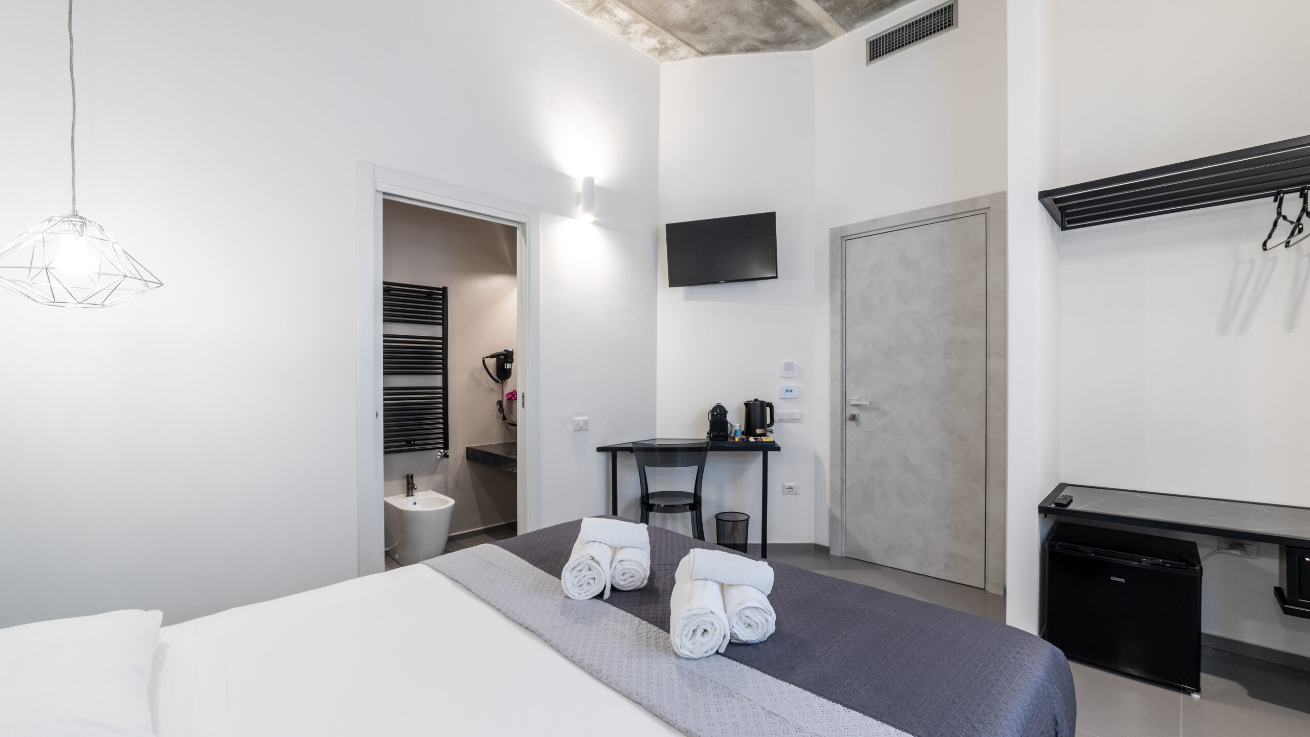Poetto's heART - Luxury Rooms in Cagliari - Casa vacanze - Affittacamere - via Procida 5, 09128 Cagliari - info@poettosheart.it +39 3458851919