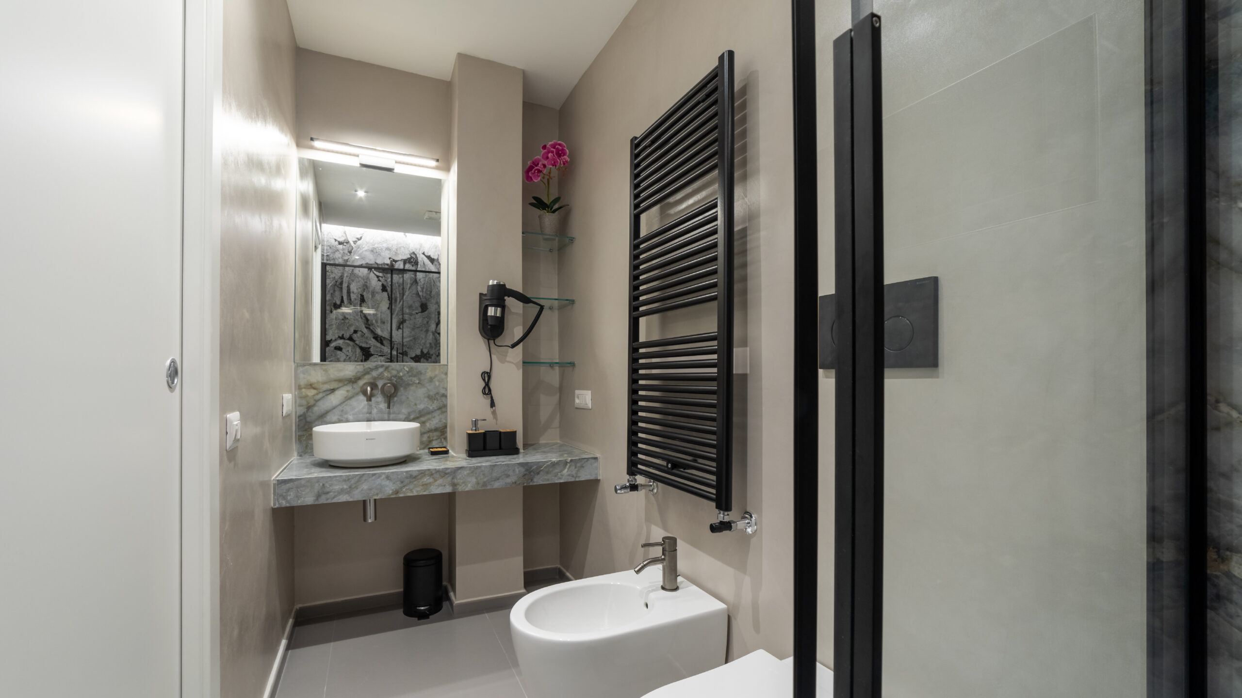Poetto's heART - Luxury Rooms in Cagliari - Casa vacanze - Affittacamere - via Procida 5, 09128 Cagliari - info@poettosheart.it +39 3458851919