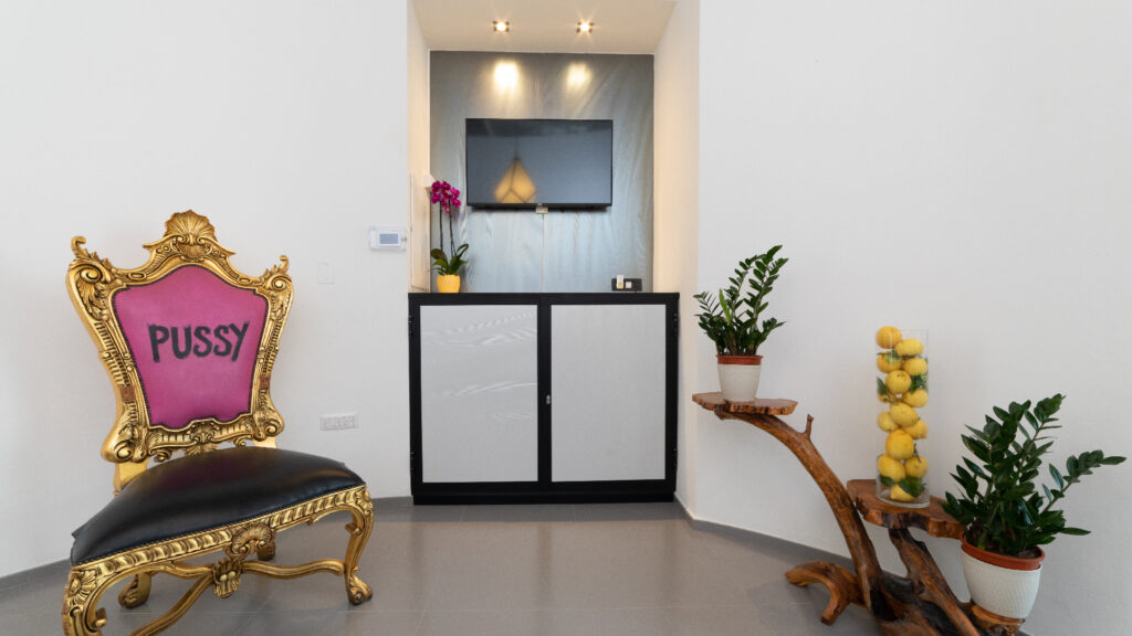 Poetto's heART - Luxury Rooms in Cagliari - Casa vacanze - Affittacamere - via Procida 5, 09128 Cagliari - info@poettosheart.it +39 3458851919 Poetto's heART - Luxury Rooms in Cagliari - Casa vacanze - Affittacamere - via Procida 5, 09128 Cagliari - info@poettosheart.it +39 3458851919